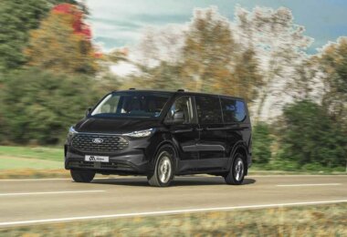 TOURNEO_CUSTOM_DYNAMIC_05-Black-1